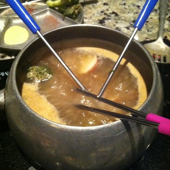 100+ Places Where Dads Eat Free on Father’s Day 2017 The Melting Pot is the original fondue restaurant where guests can enjoy several fondue cooking styles and a variety of unique entrees, salads, and indulgent desserts.