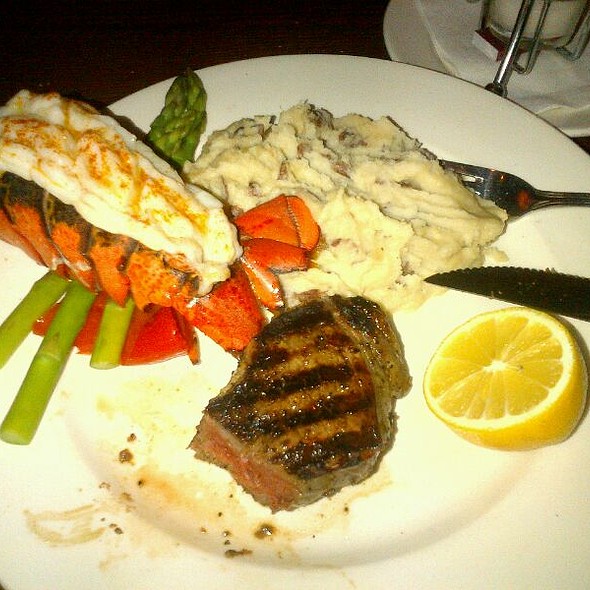 The Keg Steakhouse + Bar Windsor Riverside Restaurant Windsor, ON