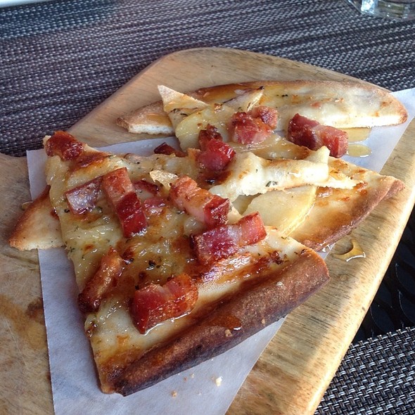 Carmelized Pear And Cambozola Flatbread - Willi's Wine Bar, Santa Rosa, CA